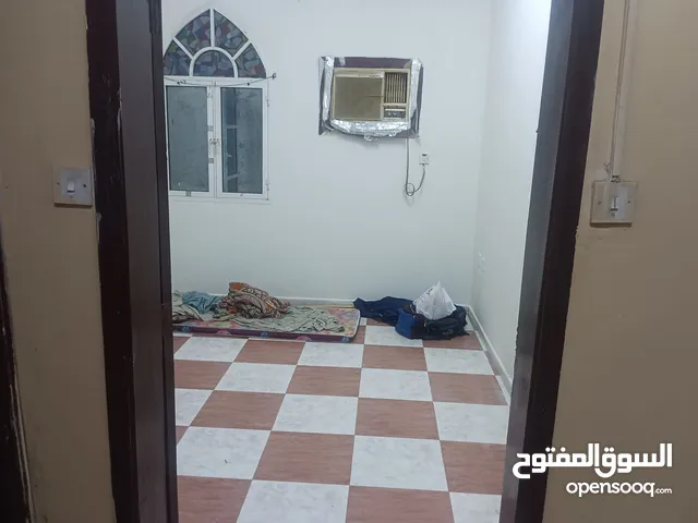 Master bedroom in azeba front of al tamam market