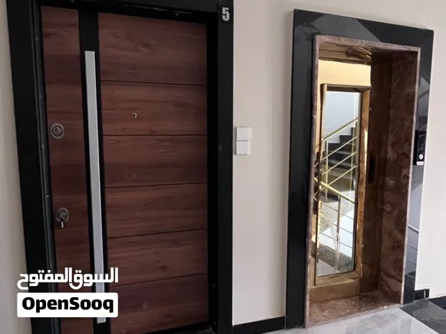 شقة في شارع فندق البطنان للايجار مطلوب عرسان
