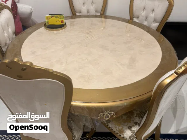 طاوله من صفاء الغانم ستعمل خفيفً نظيفه