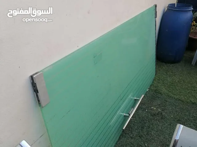 باب سكريد كامل مع اغراضو متر في مترين بس ركب قزاز عشره ملي اثقيل شي فخم جدا