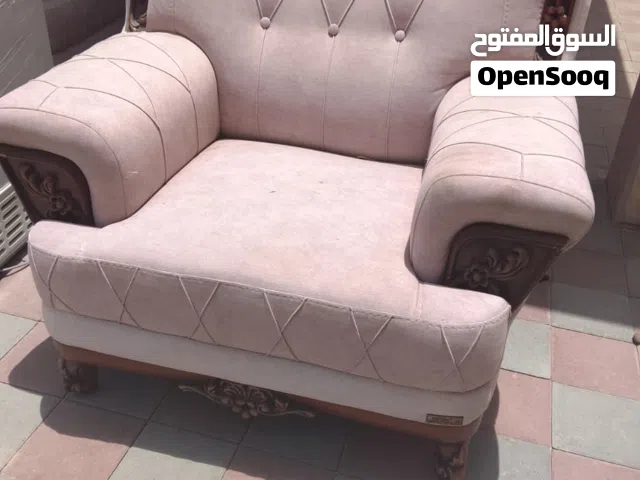 طقم كنب مستعمل لاكن نظيف ثلاجه صغيره تبريدها ممتاز مجمده في حاله افضل من ممتازه
