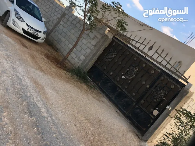 230 m2 More than 6 bedrooms Townhouse for Sale in Mafraq Al-Za'atari