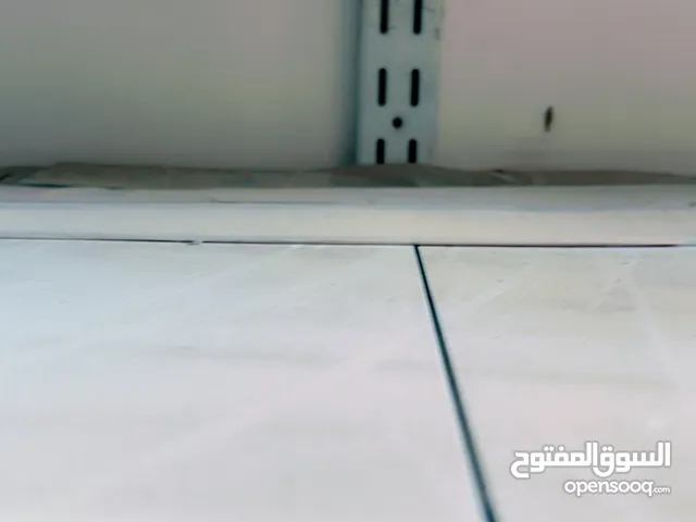 رفوف للبيع