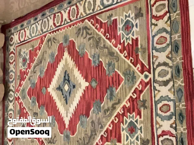 سجادة راقية من هوم سنتر (Home Centre) شبه جديدة بحالة ممتازة للبيع،رقم التواصل بالوصف