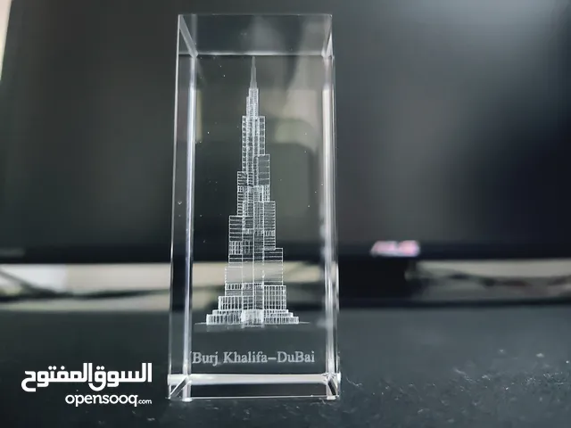 مجسم برج خليفة منحوت بالليزر داخل مكعب زجاجي 3D