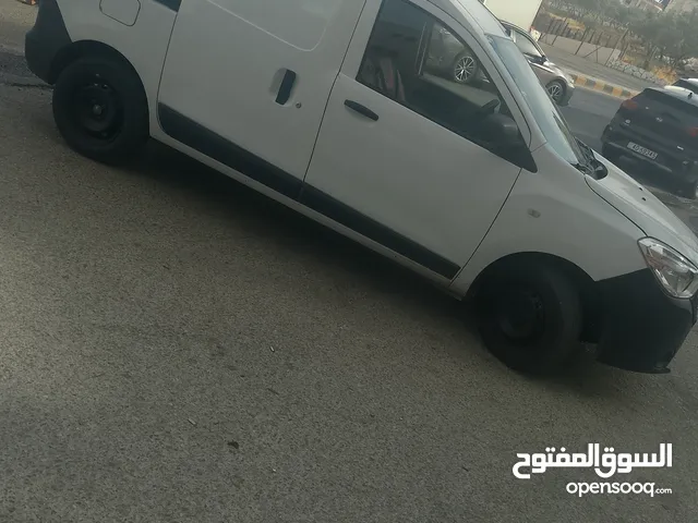 رينو فان دوكر للبيع 2022 بحالة ممتازة جدا ماتور قير ممتاز بنزين 1600cc0 قابل للتفاوض