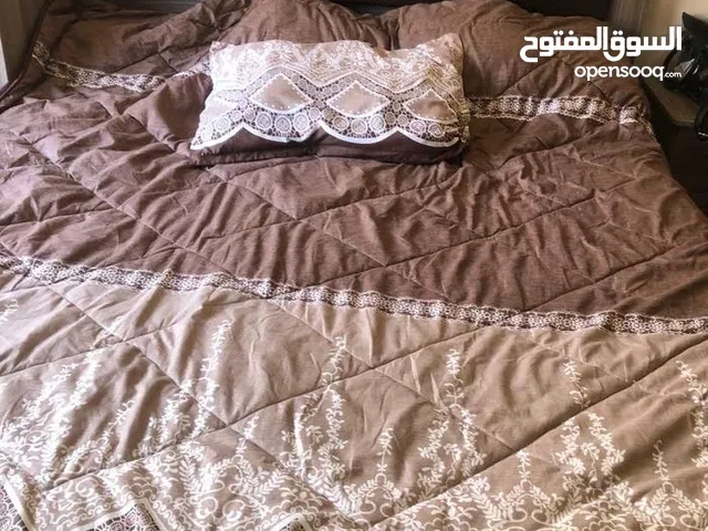 تخت مجوز حجم كبير شبه جديد للبيع