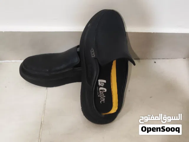 شوز مستعمل نوع الماركه Lee coop