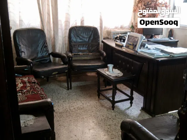 للبيع مكتب يصلح للسكن