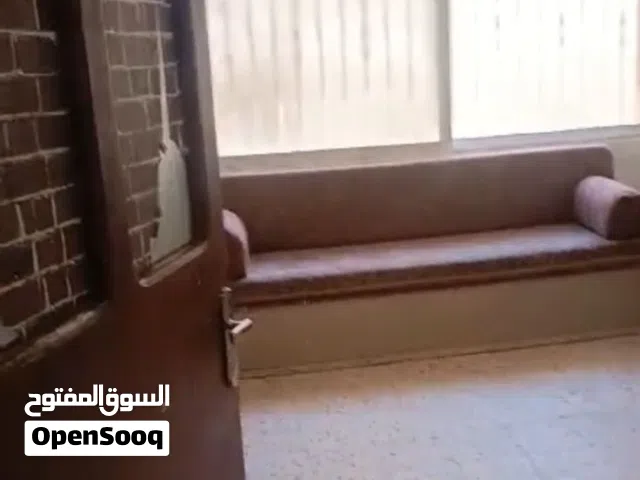 شقه للايجار بجرش اول السوق