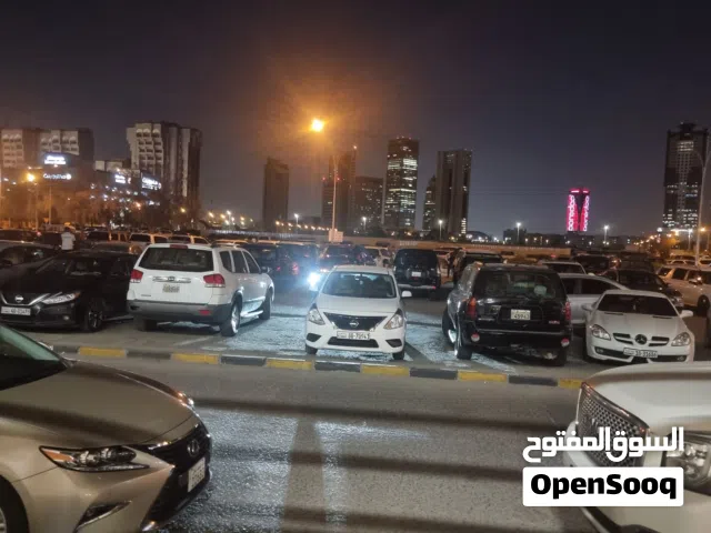 محل علي الشارع للايجار بشرق موقع زاوية مميز جدا امامة مساحة لطاولات خارجية وباركنج ساحة كبيرة المحل