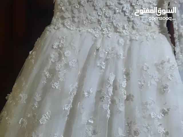 فستان عرس ابيض للبيع