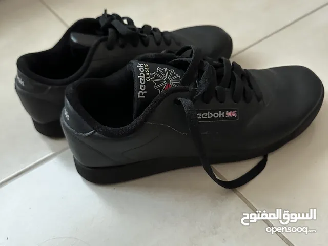 Black Comfort Shoes in Central Governorate