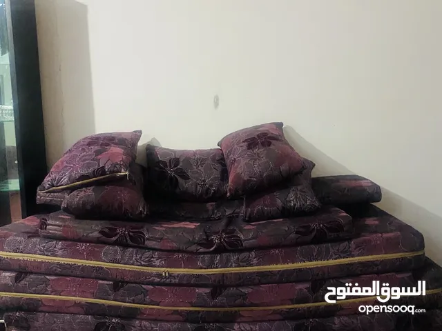 فرشات ومخدات ومساند