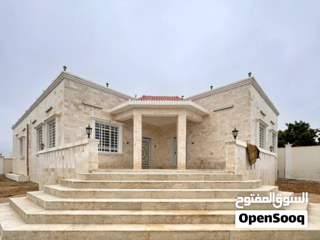 فيلا جديدة كليا 2025 اول ساكن 4 غرف في السعادة الشمالية قريب نيستو Nesto ولدينا فلل اخرى