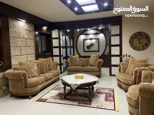 170 m2 3 Bedrooms Townhouse for Rent in Ramallah and Al-Bireh Beitunia