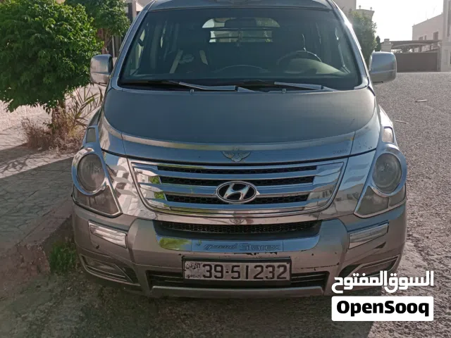 2011 هيونداي H1 GL