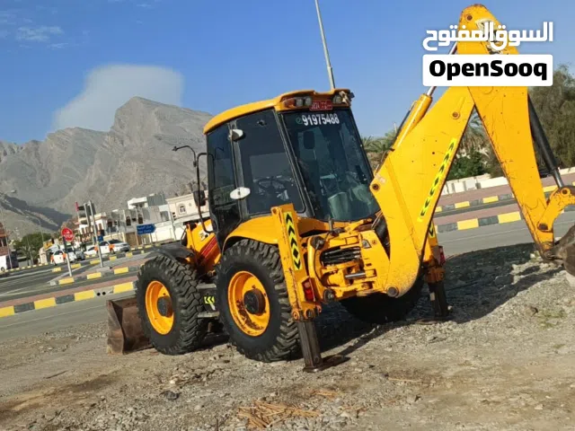 مختلف أنواع السيارات والأجهزة الميكانيكية للبيع
