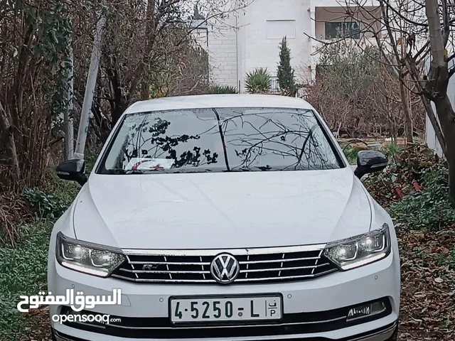 Volkswagen Passat 2016 in Hebron