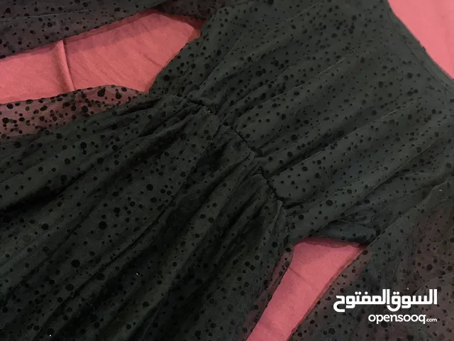 فسان اسود بسيط استعمال مره وحده فقط سعره مناسب جدا ويصير لحفلات بسيطه