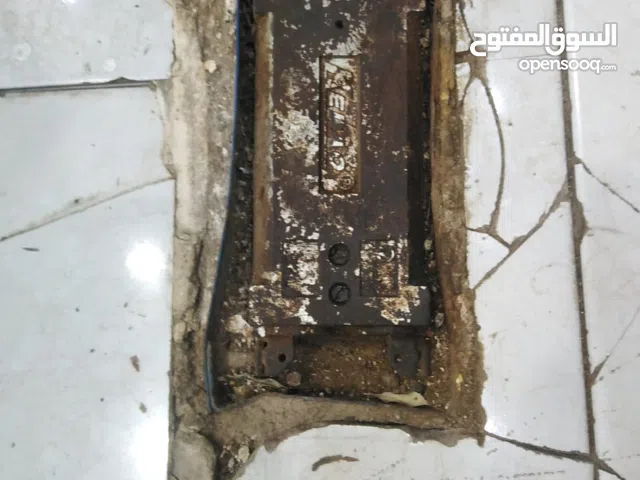 مصلح الابواب الزجاج سكريت وتركيب وفك جميع أعمال الزجاج