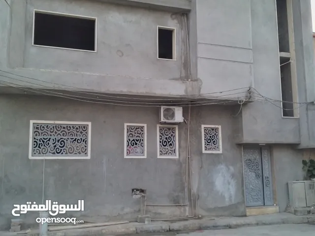 140 m2 4 Bedrooms Townhouse for Sale in Tripoli Ghut Shaal