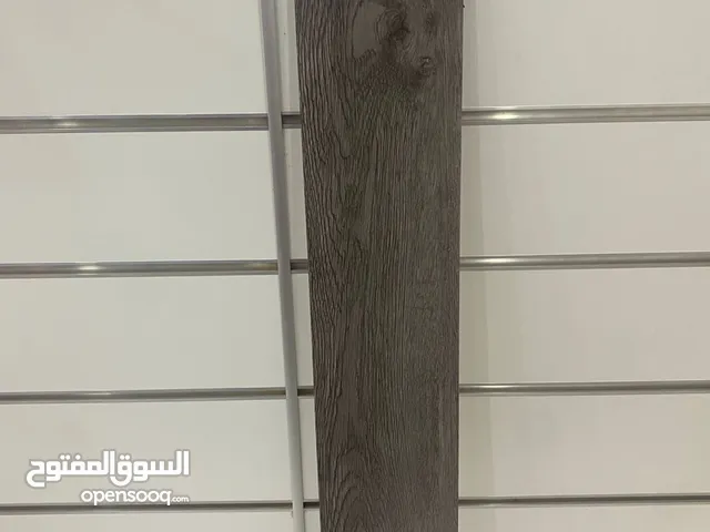 بلاط PVC خفيف الوزن 1.5 ملم للأرضيات والجدران بسعر رائع!