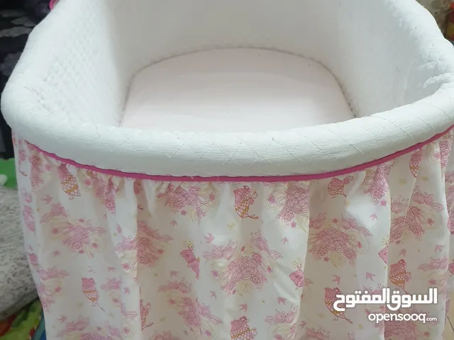 baby bassinet/baby crib