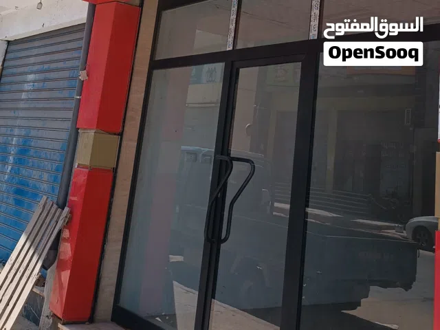 لدينا محل الايجار مكان الحشان ع طريق الرئيسي قرب عويتي العمولة