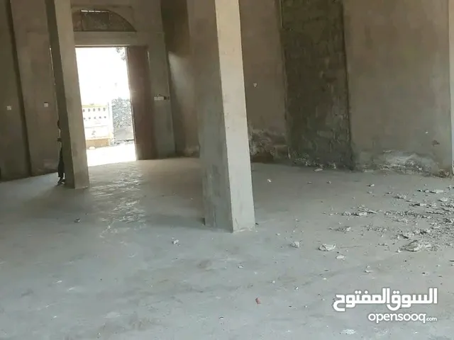 *محزن كبير للايجار في القاهرة امام جامع الفردوس 13في8متر تقدر تعشق بجنبة 5قواطر للاستفسار التواصل عل