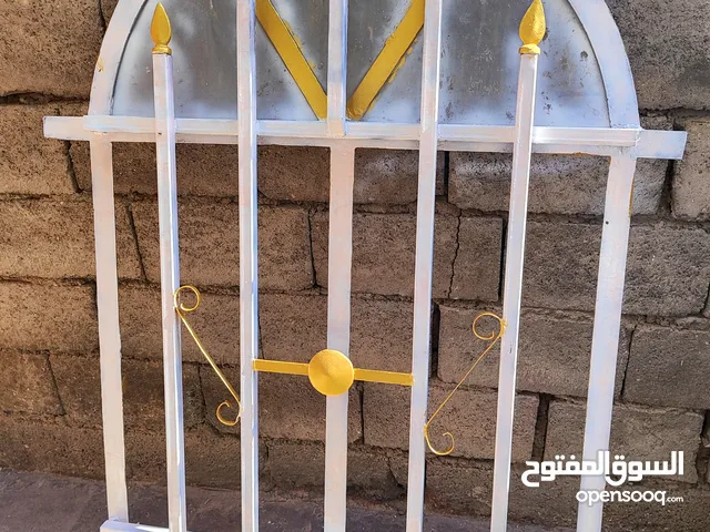 شباك حديد ثقيل نضيف سعره 25