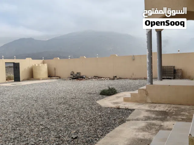 منزل للبيع نزوى حي التراث6 الواسط بعد مدخل المراعي لليمين باتجاه فرق