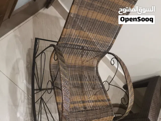 كرسي هزاز حديد يتحمل أوزان ثقيلة  اللون بني وعسلي  الكرسي شبه جديد