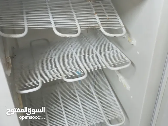 فريزر شغال تبريدها مية مية بس مالها دروج وجلدة