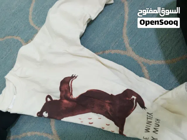 35قطعة ملابس اطفال اعمار بين 3و5سنينن