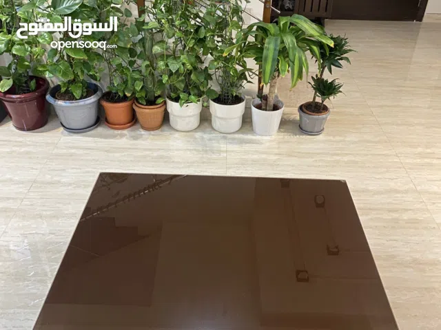 طاولة كبيره و طاوله صغيره