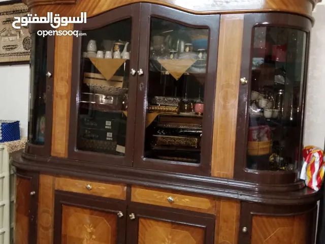 بوفيه خشب زان قطعه تحفة قطعتين ملبس خشب ورد شبه جديد نظيف جدا والسعر حرق شبه جديد