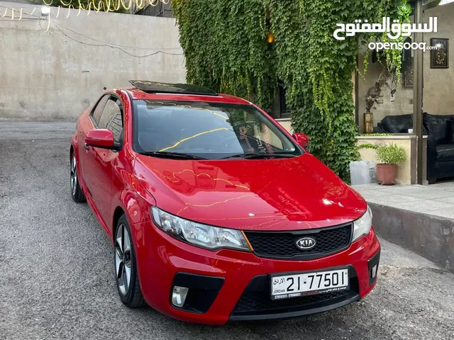كيا فورتي احمر فل كامل مع فتحة بحالة ممتازة... للبيع