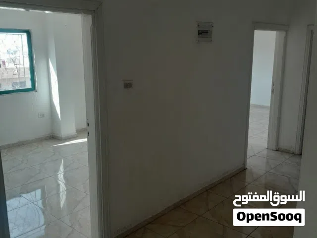 شقة مميزة في منطقة سكنية هادئة و قريبة من الخدمات والمواصلات العامة.