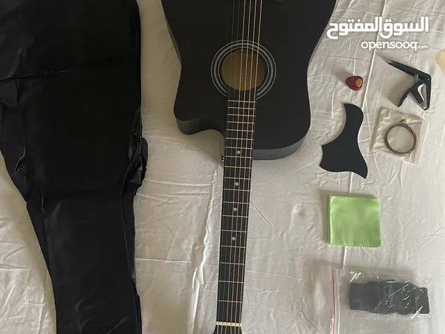 قيتار ، اللون اسود