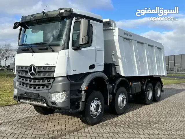 Tipper Mercedes Benz 2014 in Al Dakhiliya