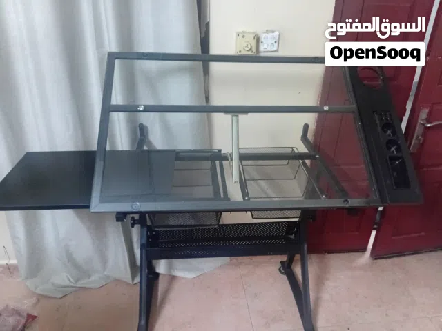 طاوله للتصميم قمة النظافة