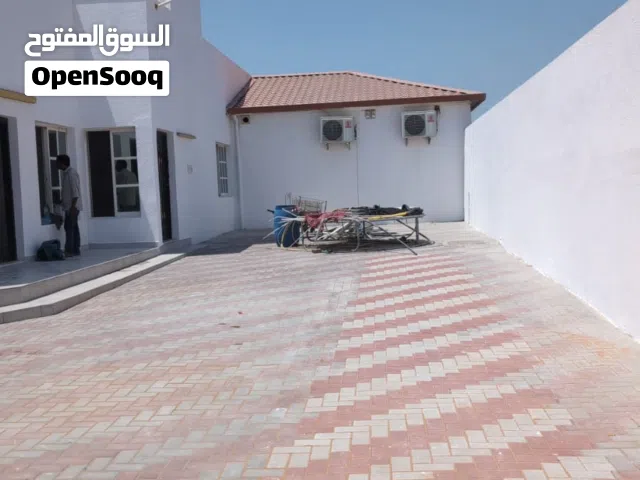 للايجار بيت بالجزات 5 غرف و صالة و حوش و غرفة خادمة