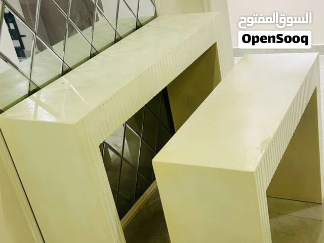 للبيع طاولات ارفف