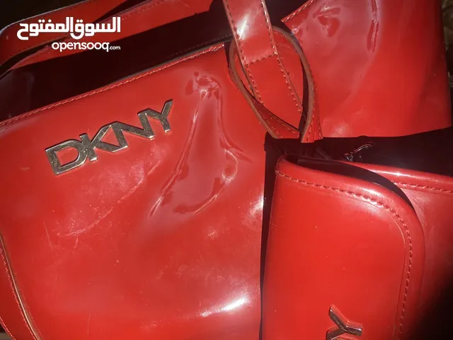 حقيبة الترند حقيبة الأنوثه والجمال DKNY bag بحجم كبير وبتصميم اكثر من أنيق جذااااابه