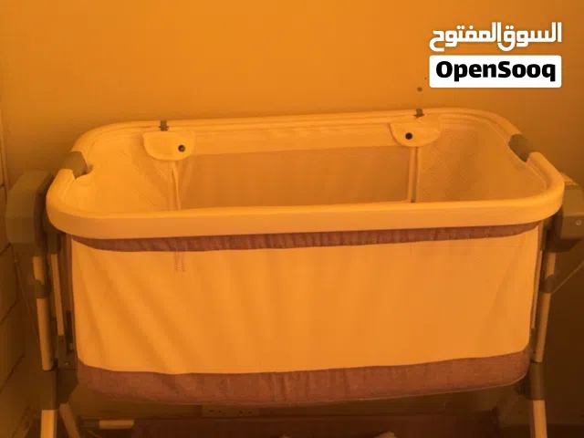سرير رضع من العمل يوم إلى ست شهور