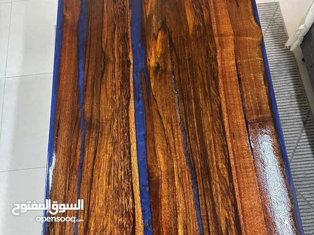 تفصيل طاولات بالأخشاب الطبيعية