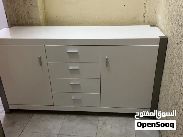 طاولة نظيفة