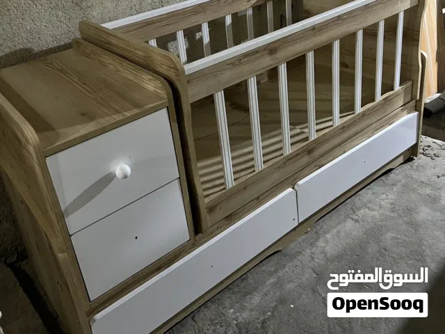 سرير أطفال وملحق