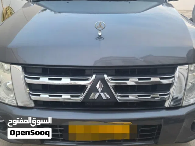 ميستوبيشي باجيرو خليجي وكالة عمان 2012 رقم واحد نظيف جدا.